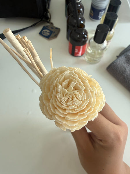 Handmade flower with 4 reed stick per set. (Made to order = 3000 pcs.